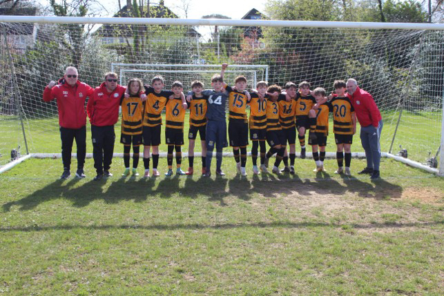 U13 Steelers Division 2 Champions team photo at goal